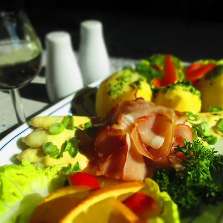 Hotel Bierbad-landhotel Garni Kummerower Hof - Weltweit Erstes Bierbad 3*